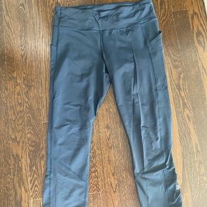 Lululemon Dark Green Pace Rival Cropped Leggings, Size 8